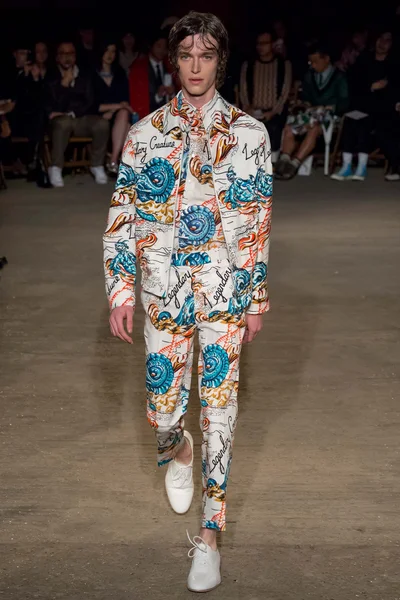 Look 32